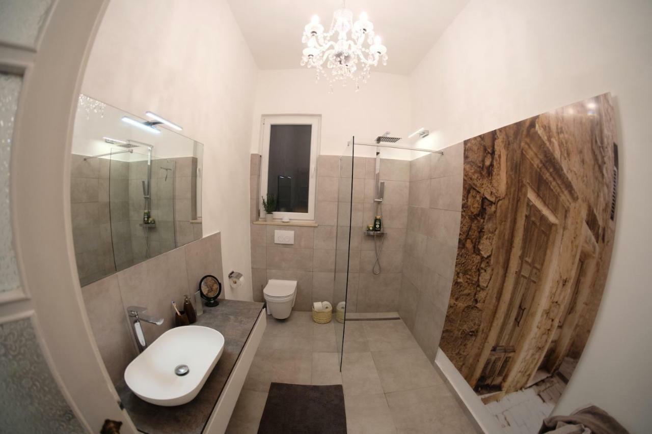 Luxury Old Town Apartment Пула Экстерьер фото