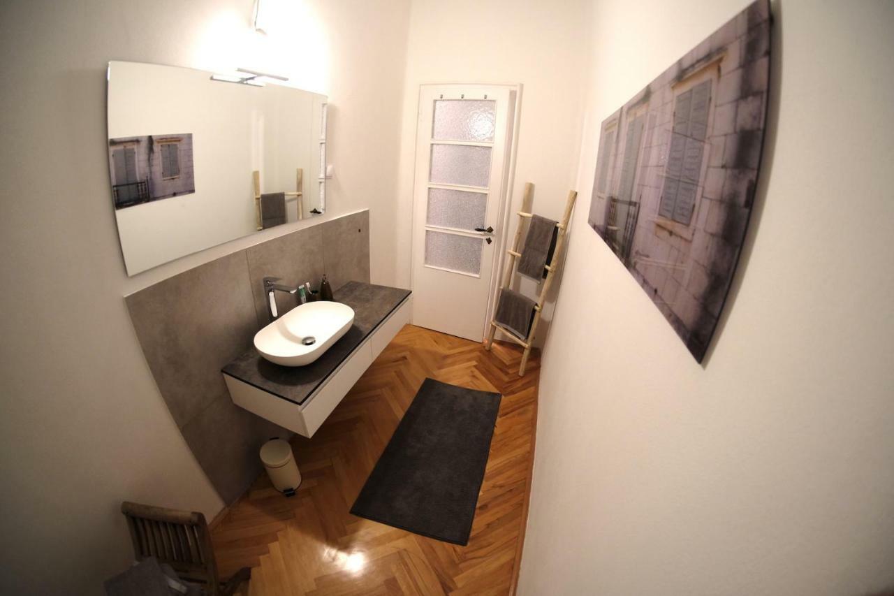 Luxury Old Town Apartment Пула Экстерьер фото