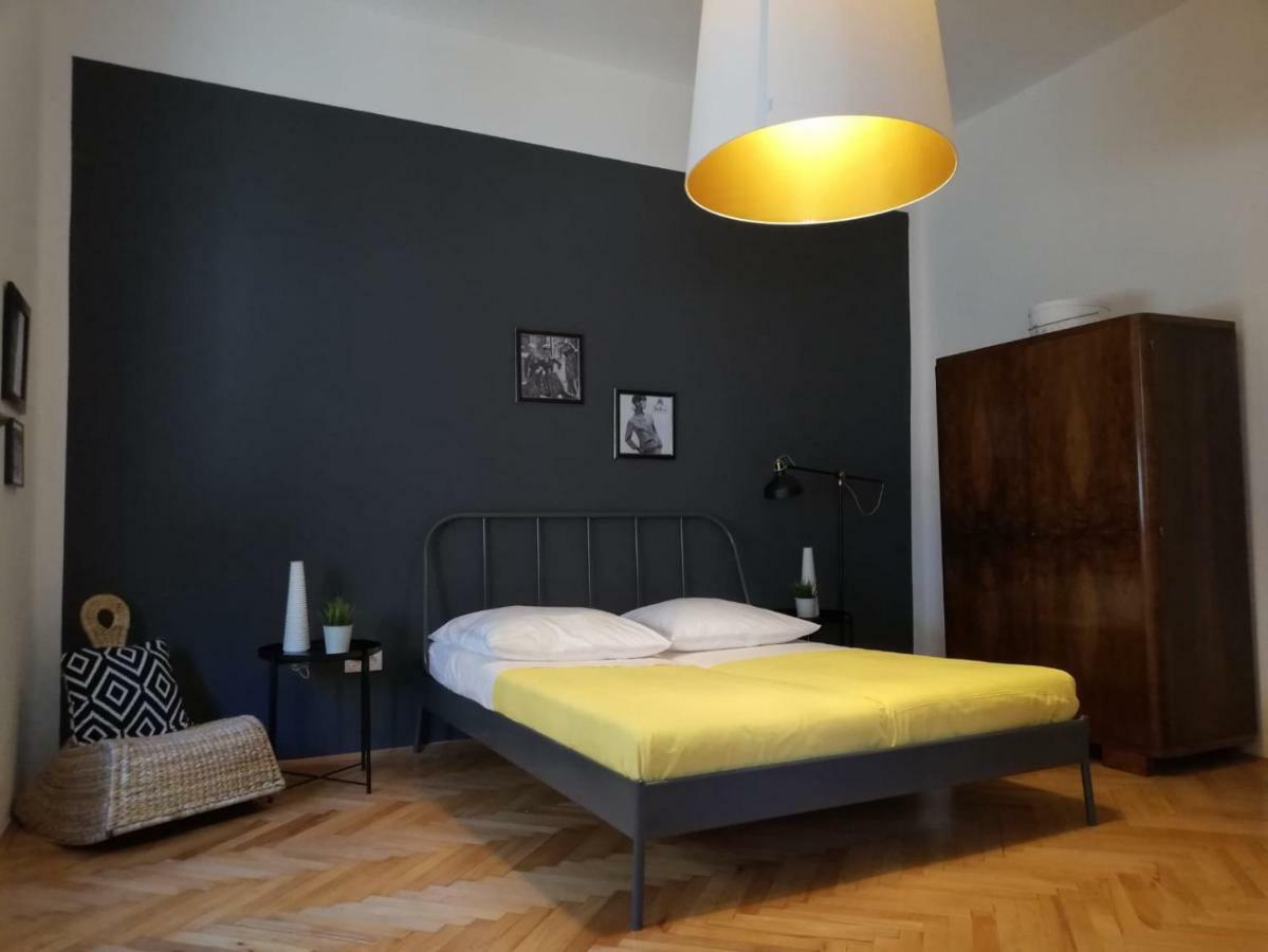 Luxury Old Town Apartment Пула Экстерьер фото